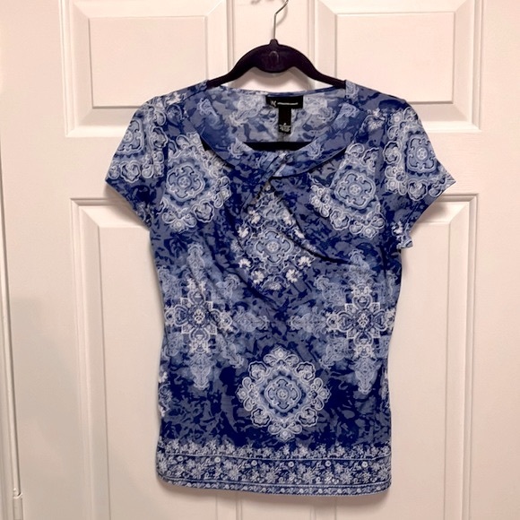 INC Short Sleeve Blue & White Medallion Cutout Twist Top Size Medium - Picture 1 of 4